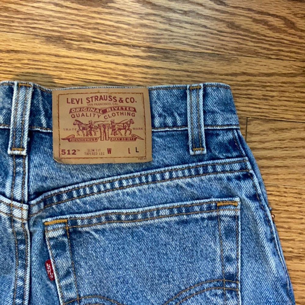 Levi jeans size 9 tapered leg slim fit